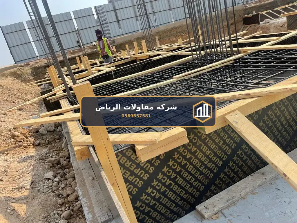 تجهيز منشآت ومستودعات في الرياض — بناء ملحق ساندوتش بانل